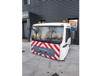 Ohjaamo ja sisustus - Kuorma-auto MAN TGM TGA: kuva Ohjaamo ja sisustus - Kuorma-auto MAN TGM TGA