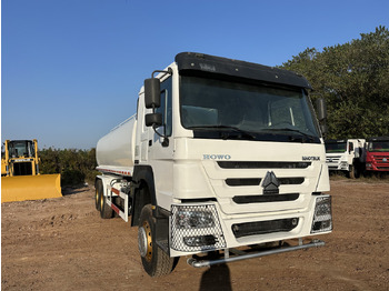 Säiliöauto SINOTRUK HOWO