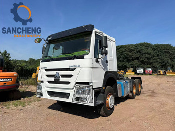 Vetopöytäauto SINOTRUK HOWO