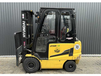 Leasing  Hyundai 25B-9 Hyundai 25B-9: kuva Leasing  Hyundai 25B-9 Hyundai 25B-9