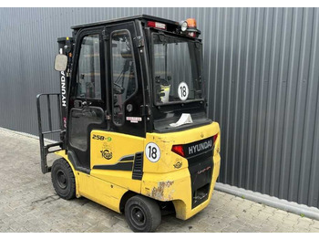 Leasing  Hyundai 25B-9 Hyundai 25B-9: kuva Leasing  Hyundai 25B-9 Hyundai 25B-9