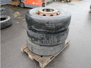 Täydellinen pyörä - Rakennuskoneet Renkaat vanteilla 295/80 R22,5 3kpl: kuva Täydellinen pyörä - Rakennuskoneet Renkaat vanteilla 295/80 R22,5 3kpl