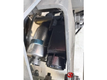 Varaosat - Kuorma-auto Mercedes-Benz Occ EBS relay valve met 3/2 solenoid valves: kuva Varaosat - Kuorma-auto Mercedes-Benz Occ EBS relay valve met 3/2 solenoid valves Varaosat - Kuorma-auto Mercedes-Benz Occ EBS relay valve met 3/2 solenoid valves: kuva Varaosat - Kuorma-auto Mercedes-Benz Occ EBS relay valve met 3/2 solenoid valves