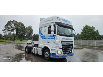 Vetopöytäauto DAF XF 105 460