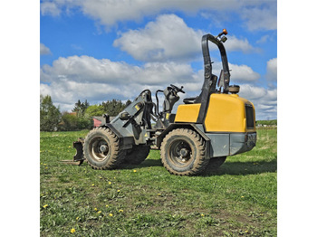 Liukuohjattu kuormaaja Giant V452T X-TRA HD: kuva Liukuohjattu kuormaaja Giant V452T X-TRA HD