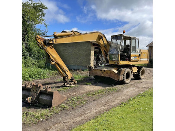 Pyöräalustainen kaivinkone LIEBHERR A 902