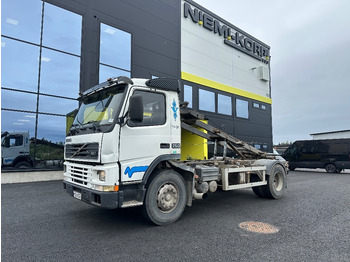 Nostovarsi-vaihtolavakuorma kuorma-auto VOLVO FM7