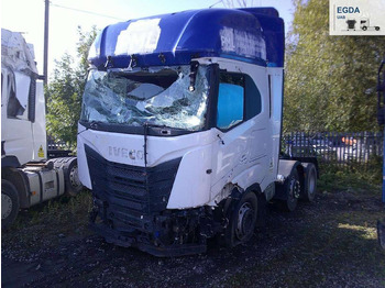 Vetopöytäauto IVECO S-WAY