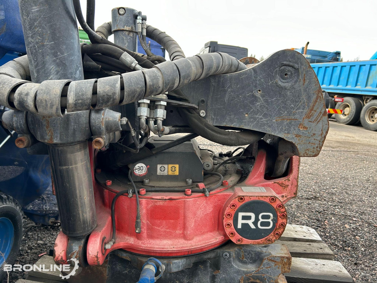 Rototilt R8 tiltrotator S70 - Rototilt: kuva Rototilt R8 tiltrotator S70 - Rototilt Rototilt R8 tiltrotator S70 - Rototilt: kuva Rototilt R8 tiltrotator S70 - Rototilt