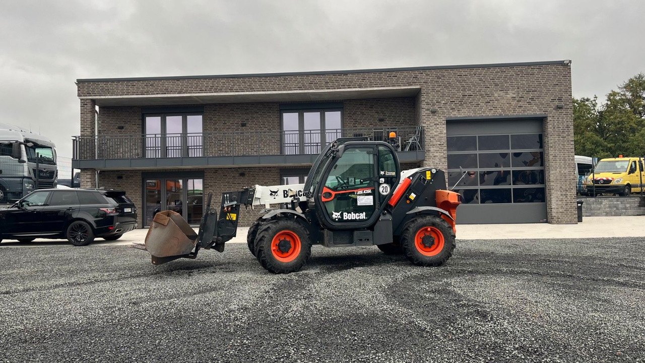 Bobcat T35.105LB Teleskoplader 7600 Kg Gabel Schaufel - Materiaalinkäsittely: kuva  Bobcat T35.105LB Teleskoplader 7600 Kg Gabel Schaufel - Materiaalinkäsittely Bobcat T35.105LB Teleskoplader 7600 Kg Gabel Schaufel - Materiaalinkäsittely: kuva  Bobcat T35.105LB Teleskoplader 7600 Kg Gabel Schaufel - Materiaalinkäsittely