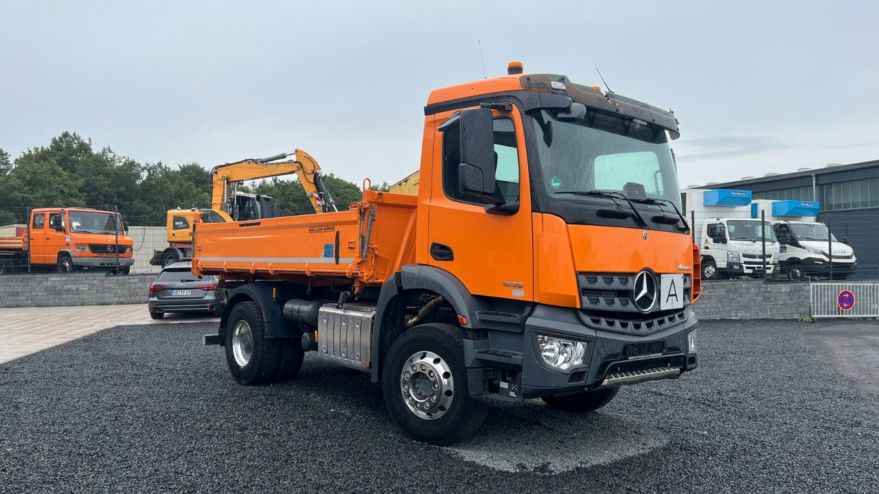 Mercedes-Benz Arocs 1835 Dreiseitenkipper Meiller - Kippiauto kuorma-auto: kuva Mercedes-Benz Arocs 1835 Dreiseitenkipper Meiller - Kippiauto kuorma-auto Mercedes-Benz Arocs 1835 Dreiseitenkipper Meiller - Kippiauto kuorma-auto: kuva Mercedes-Benz Arocs 1835 Dreiseitenkipper Meiller - Kippiauto kuorma-auto