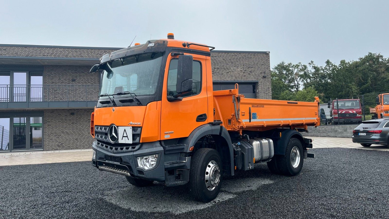 Mercedes-Benz Arocs 1835 Dreiseitenkipper Meiller - Kippiauto kuorma-auto: kuva Mercedes-Benz Arocs 1835 Dreiseitenkipper Meiller - Kippiauto kuorma-auto Mercedes-Benz Arocs 1835 Dreiseitenkipper Meiller - Kippiauto kuorma-auto: kuva Mercedes-Benz Arocs 1835 Dreiseitenkipper Meiller - Kippiauto kuorma-auto