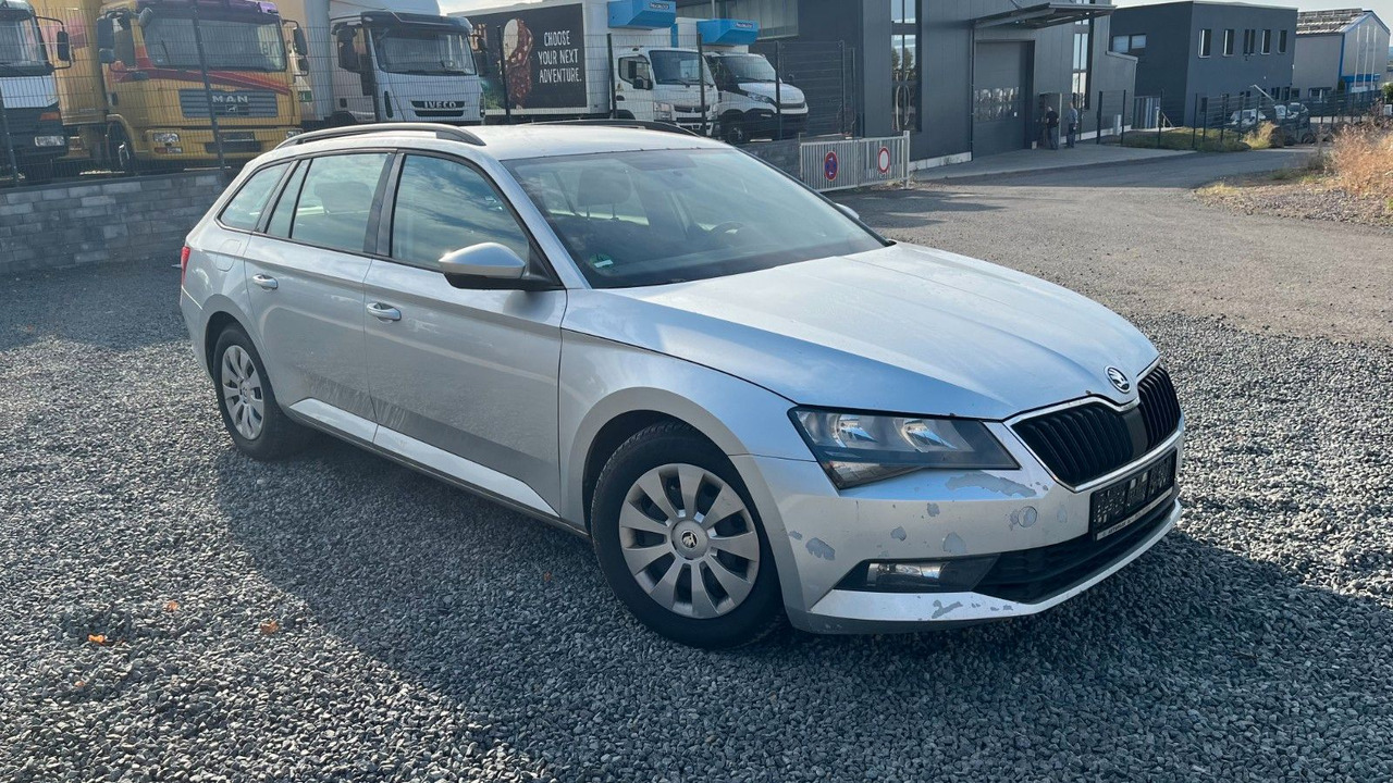 Skoda Superb Combi Active - Farmari: kuva Skoda Superb Combi Active - Farmari Skoda Superb Combi Active - Farmari: kuva Skoda Superb Combi Active - Farmari