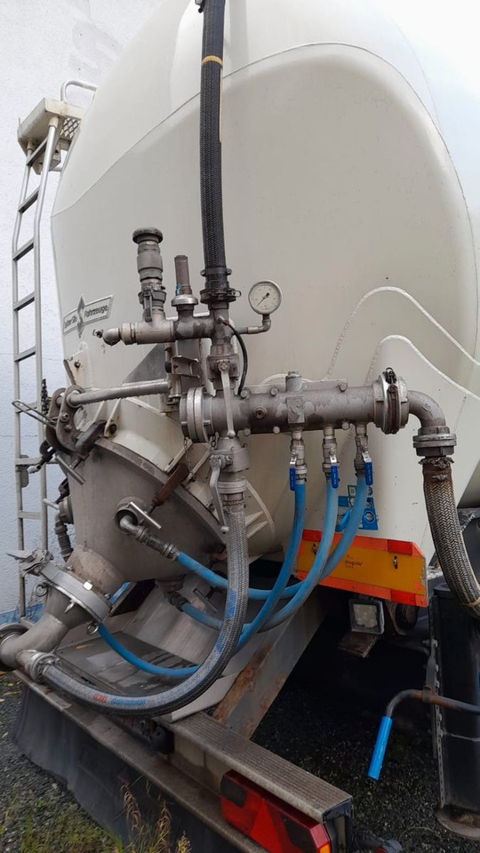 Spitzer SK 2753 CAL 53m³ Kippsilo - Bulk-säiliöperävaunu: kuva Spitzer SK 2753 CAL 53m³ Kippsilo - Bulk-säiliöperävaunu Spitzer SK 2753 CAL 53m³ Kippsilo - Bulk-säiliöperävaunu: kuva Spitzer SK 2753 CAL 53m³ Kippsilo - Bulk-säiliöperävaunu