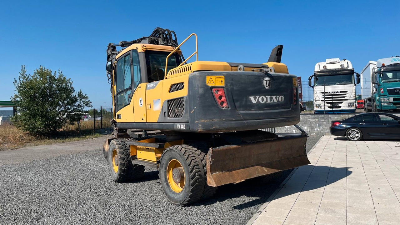 Volvo EW180D 20500 Kg Verstellausleger OilQuick - Pyöräalustainen kaivinkone: kuva Volvo EW180D 20500 Kg Verstellausleger OilQuick - Pyöräalustainen kaivinkone Volvo EW180D 20500 Kg Verstellausleger OilQuick - Pyöräalustainen kaivinkone: kuva Volvo EW180D 20500 Kg Verstellausleger OilQuick - Pyöräalustainen kaivinkone