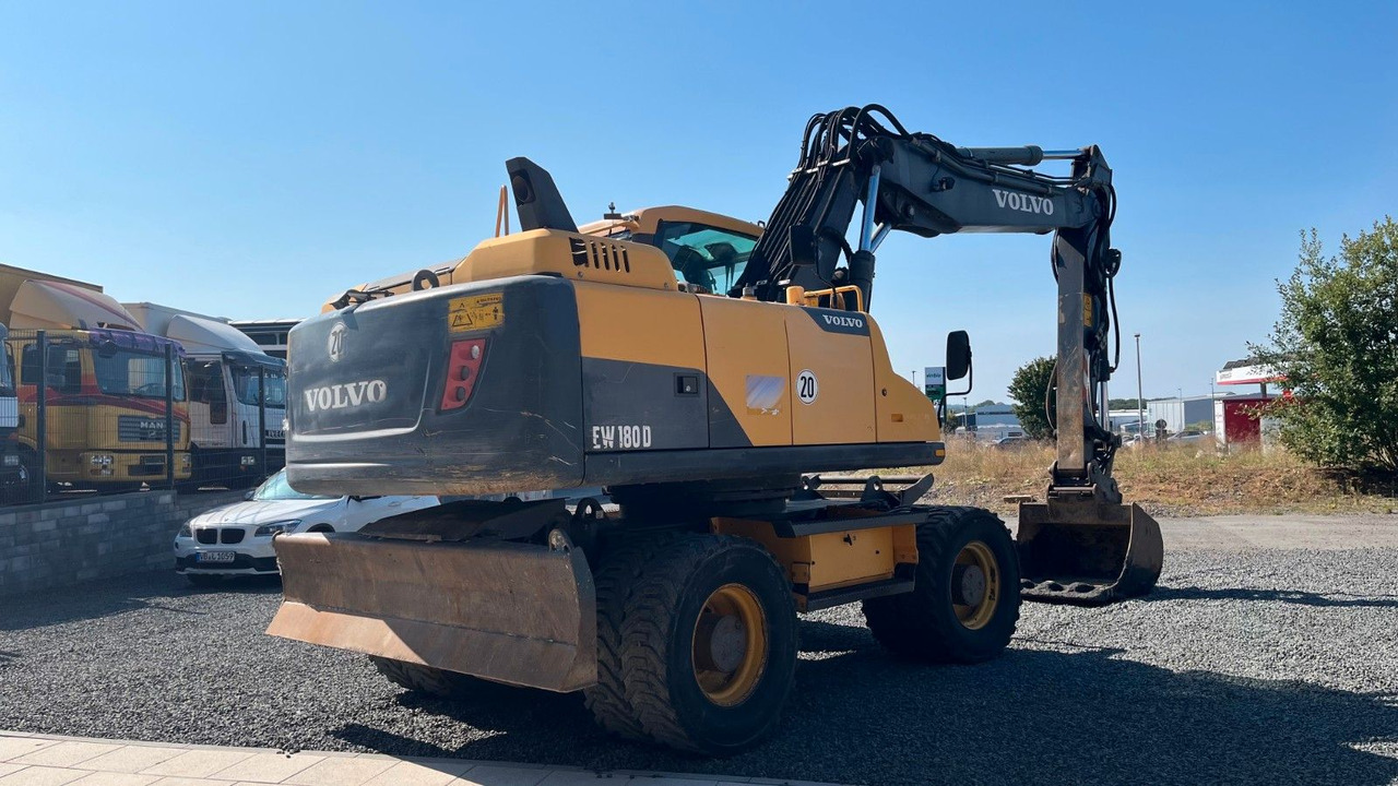 Volvo EW180D 20500 Kg Verstellausleger OilQuick - Pyöräalustainen kaivinkone: kuva Volvo EW180D 20500 Kg Verstellausleger OilQuick - Pyöräalustainen kaivinkone Volvo EW180D 20500 Kg Verstellausleger OilQuick - Pyöräalustainen kaivinkone: kuva Volvo EW180D 20500 Kg Verstellausleger OilQuick - Pyöräalustainen kaivinkone