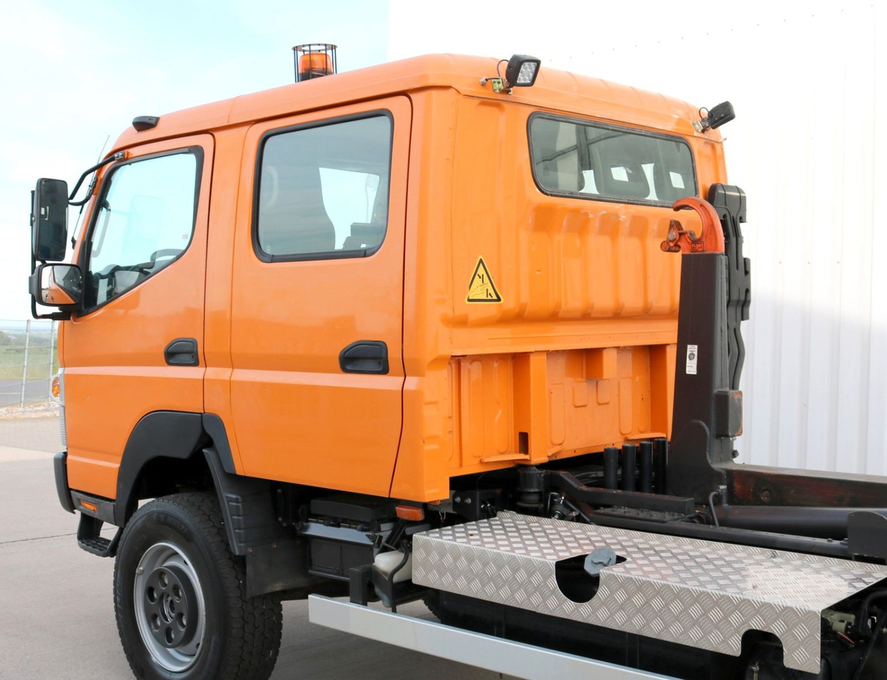 FUSO 6C180 DOKA / 4x4 /KLIMA /WINDE /Standh. / 37tkm - Kuorma-auto alusta: kuva FUSO 6C180 DOKA / 4x4 /KLIMA /WINDE /Standh. / 37tkm - Kuorma-auto alusta FUSO 6C180 DOKA / 4x4 /KLIMA /WINDE /Standh. / 37tkm - Kuorma-auto alusta: kuva FUSO 6C180 DOKA / 4x4 /KLIMA /WINDE /Standh. / 37tkm - Kuorma-auto alusta