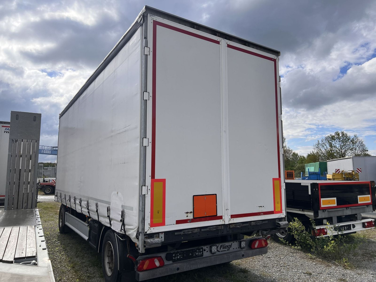 2 Achs Jumbo- Planen, Mega, durchladbar - Pressukapelli kuorma-auto: kuva 2 Achs Jumbo- Planen, Mega, durchladbar - Pressukapelli kuorma-auto 2 Achs Jumbo- Planen, Mega, durchladbar - Pressukapelli kuorma-auto: kuva 2 Achs Jumbo- Planen, Mega, durchladbar - Pressukapelli kuorma-auto