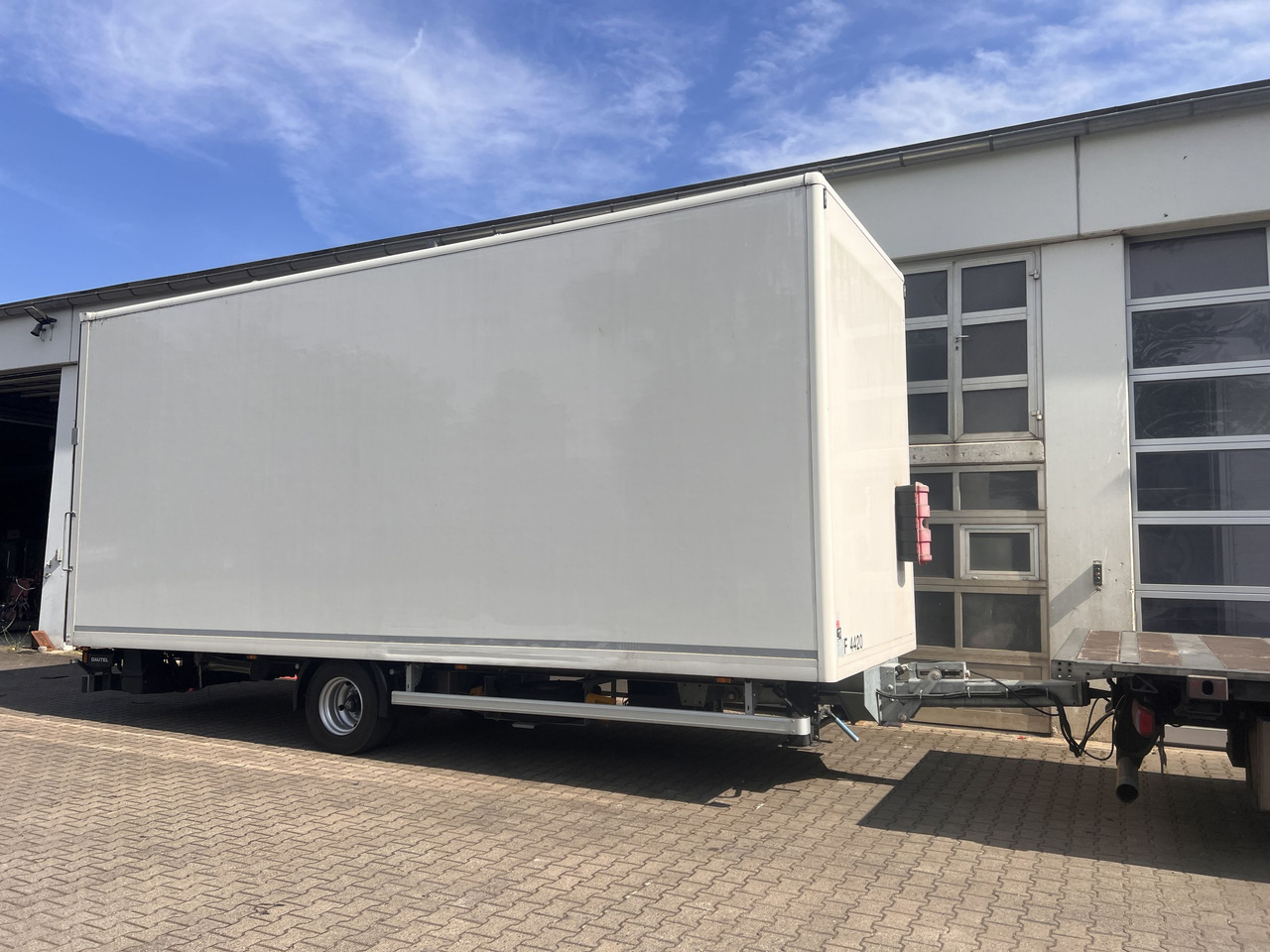 Ackermann Z-KA-F10.5/7,5 1 Achs Kofferanhänger mit Ladebordwand 10,5 t GG - Umpikori perävaunu: kuva Ackermann Z-KA-F10.5/7,5 1 Achs Kofferanhänger mit Ladebordwand 10,5 t GG - Umpikori perävaunu Ackermann Z-KA-F10.5/7,5 1 Achs Kofferanhänger mit Ladebordwand 10,5 t GG - Umpikori perävaunu: kuva Ackermann Z-KA-F10.5/7,5 1 Achs Kofferanhänger mit Ladebordwand 10,5 t GG - Umpikori perävaunu