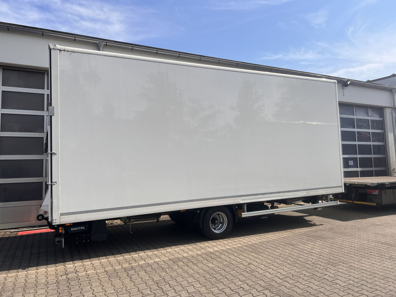 Ackermann Z-KA-F10.5/7,5 1 Achs Kofferanhänger mit Ladebordwand 10,5 t GG - Umpikori perävaunu: kuva Ackermann Z-KA-F10.5/7,5 1 Achs Kofferanhänger mit Ladebordwand 10,5 t GG - Umpikori perävaunu Ackermann Z-KA-F10.5/7,5 1 Achs Kofferanhänger mit Ladebordwand 10,5 t GG - Umpikori perävaunu: kuva Ackermann Z-KA-F10.5/7,5 1 Achs Kofferanhänger mit Ladebordwand 10,5 t GG - Umpikori perävaunu