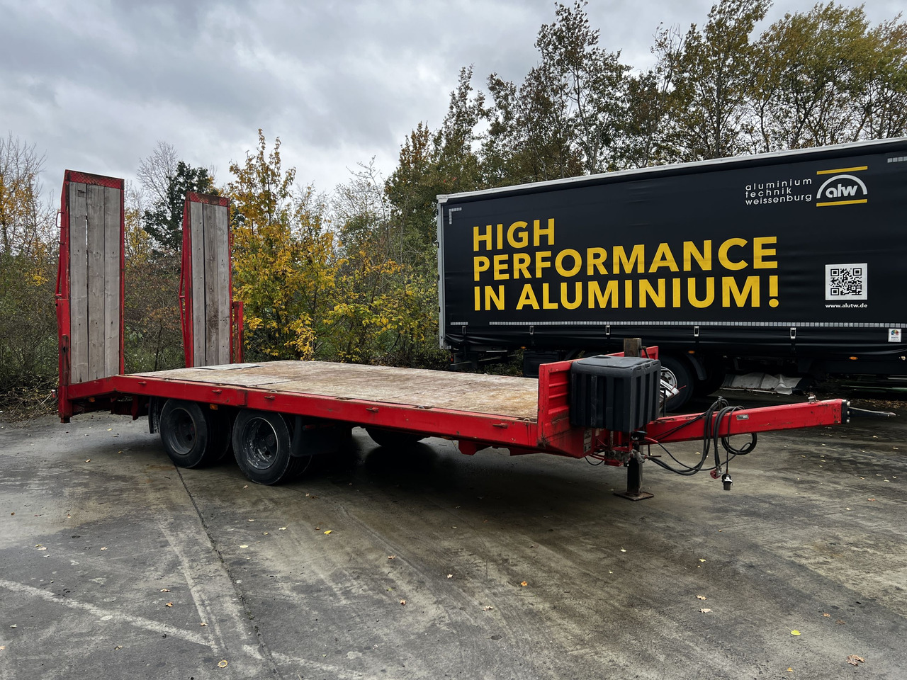 Blomenroehr 682/13800 13,8 t Tandemtieflader - Apuvaunu perävaunu: kuva Blomenroehr 682/13800 13,8 t Tandemtieflader - Apuvaunu perävaunu Blomenroehr 682/13800 13,8 t Tandemtieflader - Apuvaunu perävaunu: kuva Blomenroehr 682/13800 13,8 t Tandemtieflader - Apuvaunu perävaunu