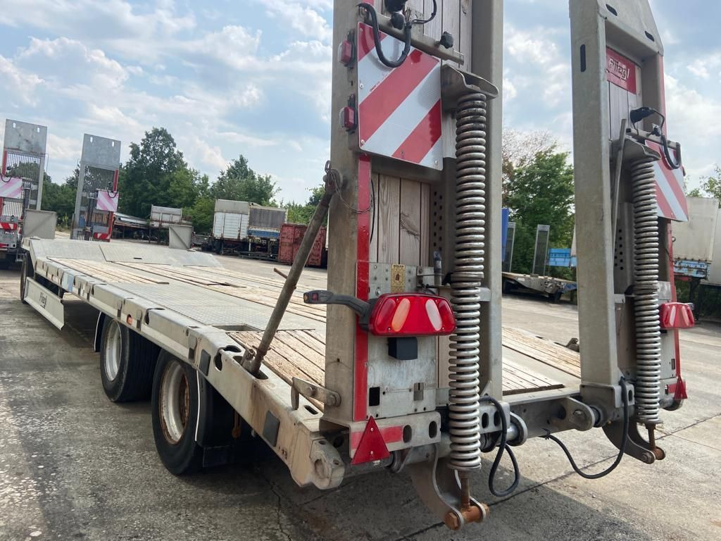Fliegl DTS 300 3 Achs Tiefladeranhänger - Apuvaunu perävaunu: kuva Fliegl DTS 300 3 Achs Tiefladeranhänger - Apuvaunu perävaunu Fliegl DTS 300 3 Achs Tiefladeranhänger - Apuvaunu perävaunu: kuva Fliegl DTS 300 3 Achs Tiefladeranhänger - Apuvaunu perävaunu