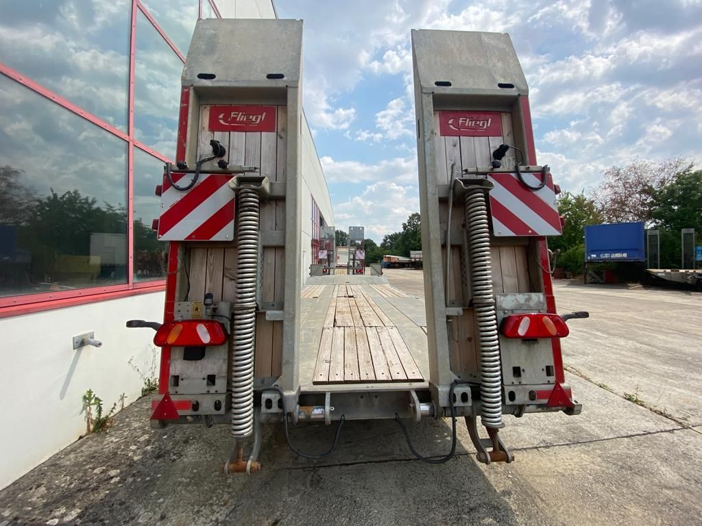 Fliegl DTS 300 3 Achs Tiefladeranhänger - Apuvaunu perävaunu: kuva Fliegl DTS 300 3 Achs Tiefladeranhänger - Apuvaunu perävaunu Fliegl DTS 300 3 Achs Tiefladeranhänger - Apuvaunu perävaunu: kuva Fliegl DTS 300 3 Achs Tiefladeranhänger - Apuvaunu perävaunu