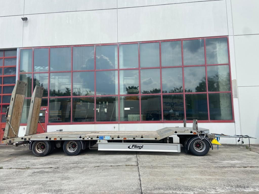 Fliegl DTS 300 3 Achs Tiefladeranhänger - Apuvaunu perävaunu: kuva Fliegl DTS 300 3 Achs Tiefladeranhänger - Apuvaunu perävaunu Fliegl DTS 300 3 Achs Tiefladeranhänger - Apuvaunu perävaunu: kuva Fliegl DTS 300 3 Achs Tiefladeranhänger - Apuvaunu perävaunu