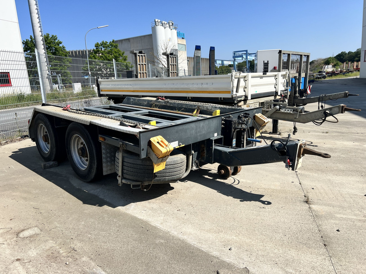 Gergen TTA 13 Adonis Tandem- Absetzmuldenanhänger - Kippiauto perävaunu: kuva Gergen TTA 13 Adonis Tandem- Absetzmuldenanhänger - Kippiauto perävaunu Gergen TTA 13 Adonis Tandem- Absetzmuldenanhänger - Kippiauto perävaunu: kuva Gergen TTA 13 Adonis Tandem- Absetzmuldenanhänger - Kippiauto perävaunu