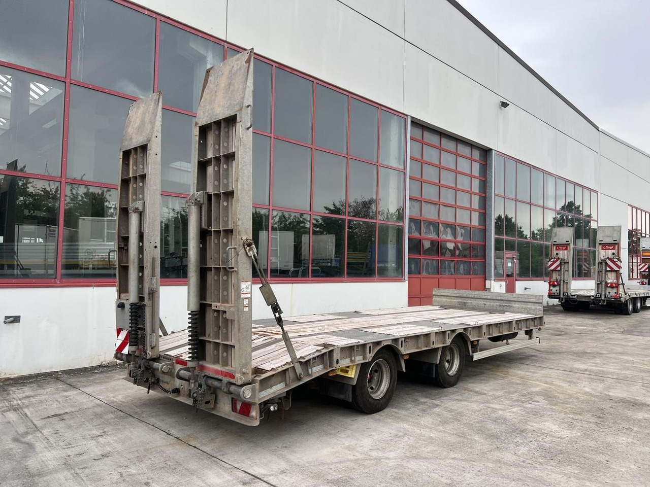 Humbaur 21 t Tandemtieflader - Apuvaunu perävaunu: kuva Humbaur 21 t Tandemtieflader - Apuvaunu perävaunu Humbaur 21 t Tandemtieflader - Apuvaunu perävaunu: kuva Humbaur 21 t Tandemtieflader - Apuvaunu perävaunu