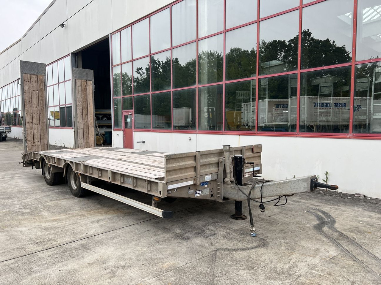 Humbaur HBTZ 21 t Tandemtieflader - Apuvaunu perävaunu: kuva Humbaur HBTZ 21 t Tandemtieflader - Apuvaunu perävaunu Humbaur HBTZ 21 t Tandemtieflader - Apuvaunu perävaunu: kuva Humbaur HBTZ 21 t Tandemtieflader - Apuvaunu perävaunu