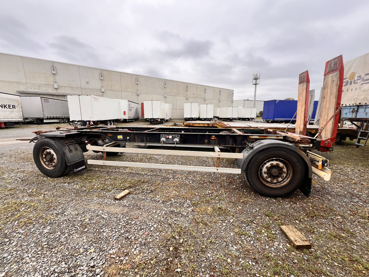 KRONE DB07CLNF 2 Achs Wechselanhänger BDF - Konttialus/ Vaihtokuormatilat perävaunu: kuva KRONE DB07CLNF 2 Achs Wechselanhänger BDF - Konttialus/ Vaihtokuormatilat perävaunu KRONE DB07CLNF 2 Achs Wechselanhänger BDF - Konttialus/ Vaihtokuormatilat perävaunu: kuva KRONE DB07CLNF 2 Achs Wechselanhänger BDF - Konttialus/ Vaihtokuormatilat perävaunu