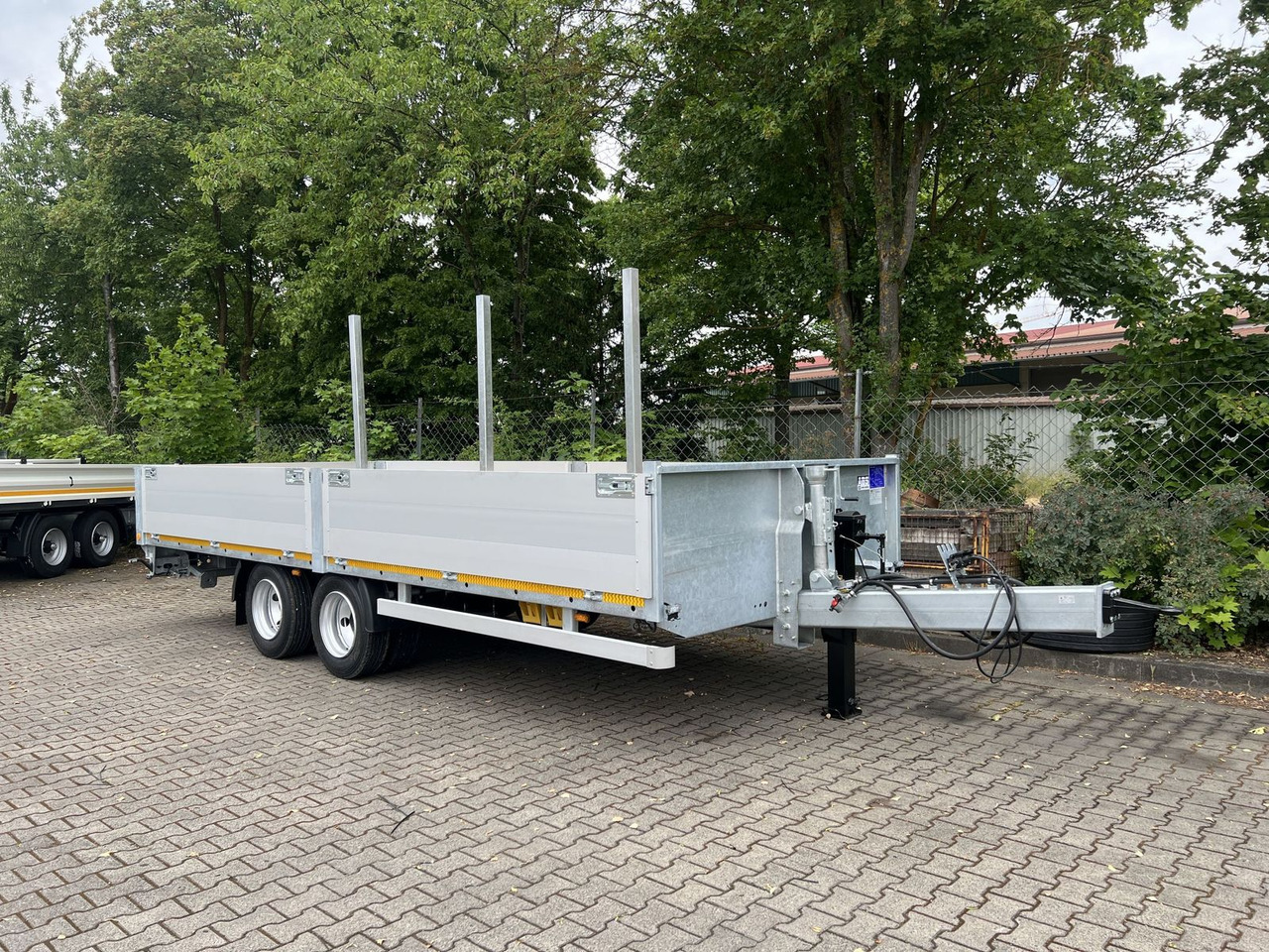 Möslein 14,4 t Tandem- Pritschenanhänger- Tieflader - Lavaperävaunu: kuva Möslein 14,4 t Tandem- Pritschenanhänger- Tieflader - Lavaperävaunu Möslein 14,4 t Tandem- Pritschenanhänger- Tieflader - Lavaperävaunu: kuva Möslein 14,4 t Tandem- Pritschenanhänger- Tieflader - Lavaperävaunu