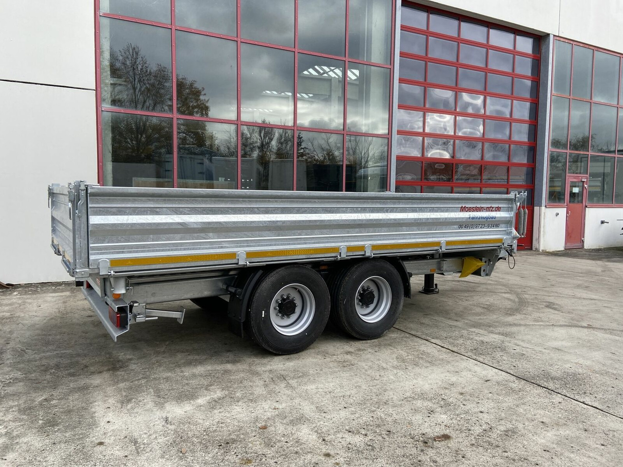 Möslein 14 t Tandem- Kipper Tieflader 5,70 m lang, Brei - Kippiauto perävaunu: kuva Möslein 14 t Tandem- Kipper Tieflader 5,70 m lang, Brei - Kippiauto perävaunu Möslein 14 t Tandem- Kipper Tieflader 5,70 m lang, Brei - Kippiauto perävaunu: kuva Möslein 14 t Tandem- Kipper Tieflader 5,70 m lang, Brei - Kippiauto perävaunu