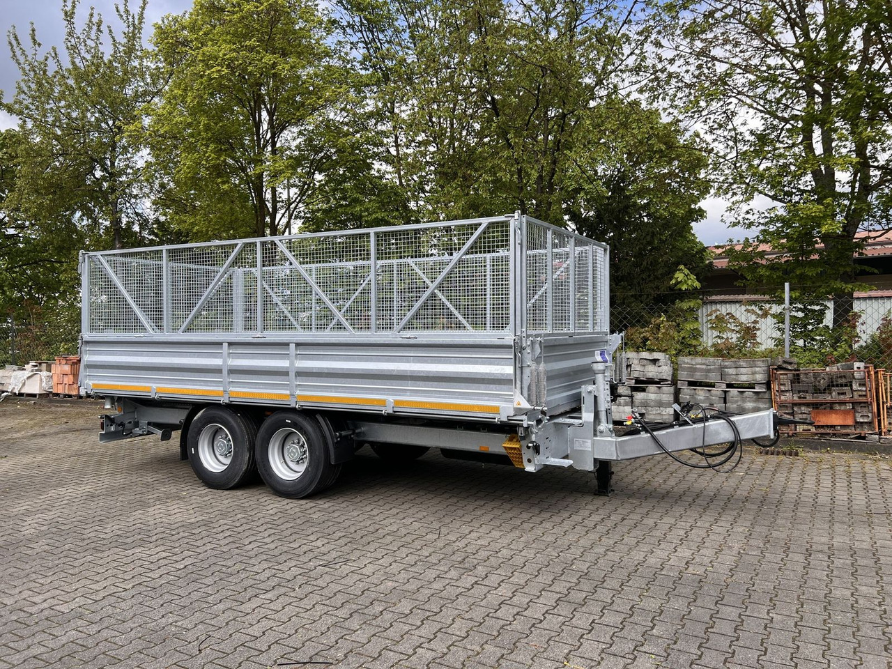Möslein 14 t Tandem- Kipper Tieflader 5,70 m lang, Brei - Kippiauto perävaunu: kuva Möslein 14 t Tandem- Kipper Tieflader 5,70 m lang, Brei - Kippiauto perävaunu Möslein 14 t Tandem- Kipper Tieflader 5,70 m lang, Brei - Kippiauto perävaunu: kuva Möslein 14 t Tandem- Kipper Tieflader 5,70 m lang, Brei - Kippiauto perävaunu