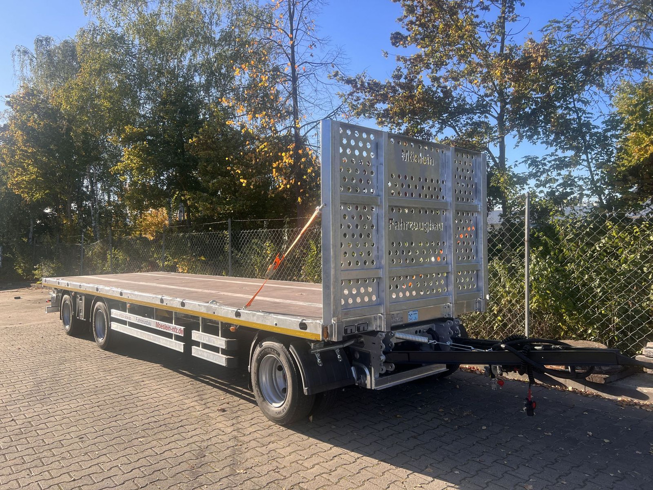 Möslein 3 Achs Jumbo- Plato- Anhänger 10 m, Mega - Lavaperävaunu: kuva Möslein 3 Achs Jumbo- Plato- Anhänger 10 m, Mega - Lavaperävaunu Möslein 3 Achs Jumbo- Plato- Anhänger 10 m, Mega - Lavaperävaunu: kuva Möslein 3 Achs Jumbo- Plato- Anhänger 10 m, Mega - Lavaperävaunu