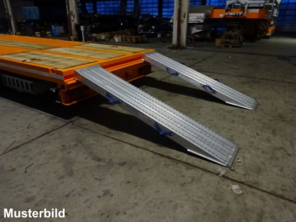 Möslein ST 3 Plato 8,7 3 Achs Satteltieflader Plato 45 t GGfür Fertigteile, Baumaschinen - Apuvaunu puoliperävaunu: kuva Möslein ST 3 Plato 8,7 3 Achs Satteltieflader Plato 45 t GGfür Fertigteile, Baumaschinen - Apuvaunu puoliperävaunu Möslein ST 3 Plato 8,7 3 Achs Satteltieflader Plato 45 t GGfür Fertigteile, Baumaschinen - Apuvaunu puoliperävaunu: kuva Möslein ST 3 Plato 8,7 3 Achs Satteltieflader Plato 45 t GGfür Fertigteile, Baumaschinen - Apuvaunu puoliperävaunu
