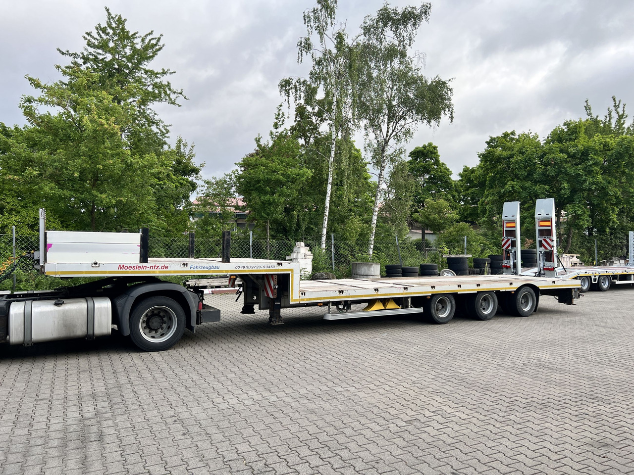 Möslein STO 3 Schwebheim 3 Achs Satteltieflader - Apuvaunu puoliperävaunu: kuva Möslein STO 3 Schwebheim 3 Achs Satteltieflader - Apuvaunu puoliperävaunu Möslein STO 3 Schwebheim 3 Achs Satteltieflader - Apuvaunu puoliperävaunu: kuva Möslein STO 3 Schwebheim 3 Achs Satteltieflader - Apuvaunu puoliperävaunu