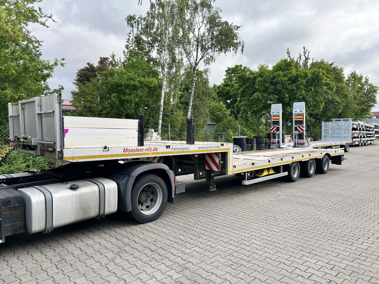 Möslein STO 3 Schwebheim 3 Achs Satteltieflader - Apuvaunu puoliperävaunu: kuva Möslein STO 3 Schwebheim 3 Achs Satteltieflader - Apuvaunu puoliperävaunu Möslein STO 3 Schwebheim 3 Achs Satteltieflader - Apuvaunu puoliperävaunu: kuva Möslein STO 3 Schwebheim 3 Achs Satteltieflader - Apuvaunu puoliperävaunu