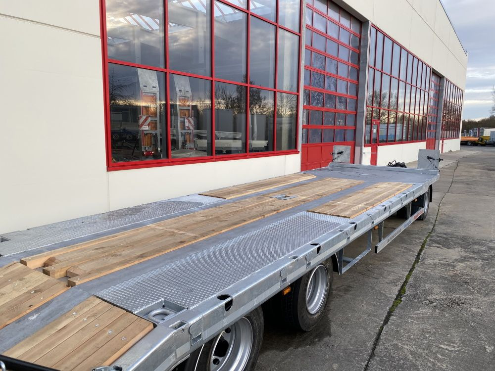 Möslein T 3-9,20 F Blatt 3 Achs Tieflader mit gerader Ladefläche 9 m, Neufahrzeug - Apuvaunu perävaunu: kuva Möslein T 3-9,20 F Blatt 3 Achs Tieflader mit gerader Ladefläche 9 m, Neufahrzeug - Apuvaunu perävaunu Möslein T 3-9,20 F Blatt 3 Achs Tieflader mit gerader Ladefläche 9 m, Neufahrzeug - Apuvaunu perävaunu: kuva Möslein T 3-9,20 F Blatt 3 Achs Tieflader mit gerader Ladefläche 9 m, Neufahrzeug - Apuvaunu perävaunu