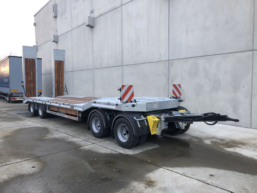 Möslein T 4 VB H1 neuer 4 Achs Tieflader hydraulischen Rampen - Apuvaunu perävaunu: kuva Möslein T 4 VB H1 neuer 4 Achs Tieflader hydraulischen Rampen - Apuvaunu perävaunu Möslein T 4 VB H1 neuer 4 Achs Tieflader hydraulischen Rampen - Apuvaunu perävaunu: kuva Möslein T 4 VB H1 neuer 4 Achs Tieflader hydraulischen Rampen - Apuvaunu perävaunu