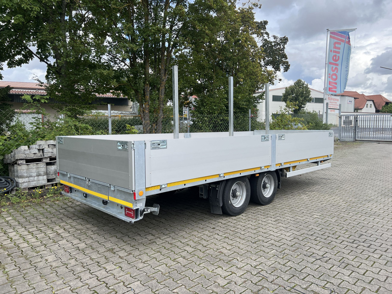 Möslein THT 11- G 6,2 Tandem Pritsche- Tieflader mit Rungentaschen - Lavaperävaunu: kuva Möslein THT 11- G 6,2 Tandem Pritsche- Tieflader mit Rungentaschen - Lavaperävaunu Möslein THT 11- G 6,2 Tandem Pritsche- Tieflader mit Rungentaschen - Lavaperävaunu: kuva Möslein THT 11- G 6,2 Tandem Pritsche- Tieflader mit Rungentaschen - Lavaperävaunu