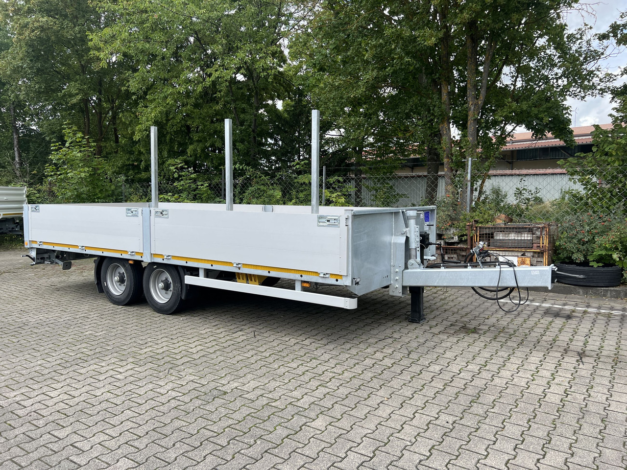 Möslein THT 11- G 6,2 Tandem Pritsche- Tieflader mit Rungentaschen - Lavaperävaunu: kuva Möslein THT 11- G 6,2 Tandem Pritsche- Tieflader mit Rungentaschen - Lavaperävaunu Möslein THT 11- G 6,2 Tandem Pritsche- Tieflader mit Rungentaschen - Lavaperävaunu: kuva Möslein THT 11- G 6,2 Tandem Pritsche- Tieflader mit Rungentaschen - Lavaperävaunu