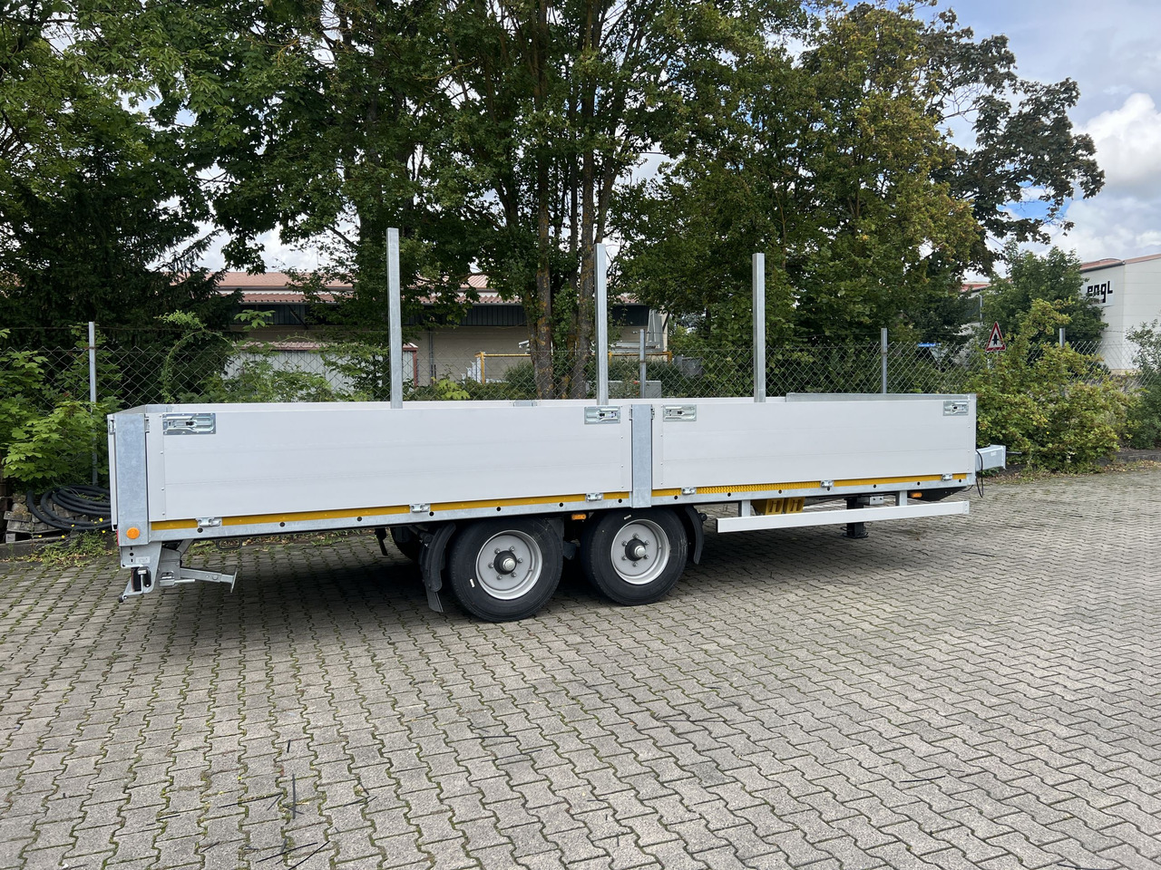 Möslein THT 11- G 6,2 Tandem Pritsche- Tieflader mit Rungentaschen - Lavaperävaunu: kuva Möslein THT 11- G 6,2 Tandem Pritsche- Tieflader mit Rungentaschen - Lavaperävaunu Möslein THT 11- G 6,2 Tandem Pritsche- Tieflader mit Rungentaschen - Lavaperävaunu: kuva Möslein THT 11- G 6,2 Tandem Pritsche- Tieflader mit Rungentaschen - Lavaperävaunu
