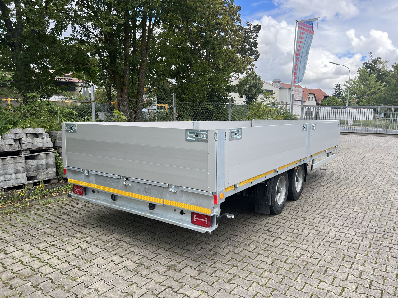 Möslein THT 11- G 7,2 Tandem- Pritschenanhänger- Tieflader - Lavaperävaunu: kuva Möslein THT 11- G 7,2 Tandem- Pritschenanhänger- Tieflader - Lavaperävaunu Möslein THT 11- G 7,2 Tandem- Pritschenanhänger- Tieflader - Lavaperävaunu: kuva Möslein THT 11- G 7,2 Tandem- Pritschenanhänger- Tieflader - Lavaperävaunu