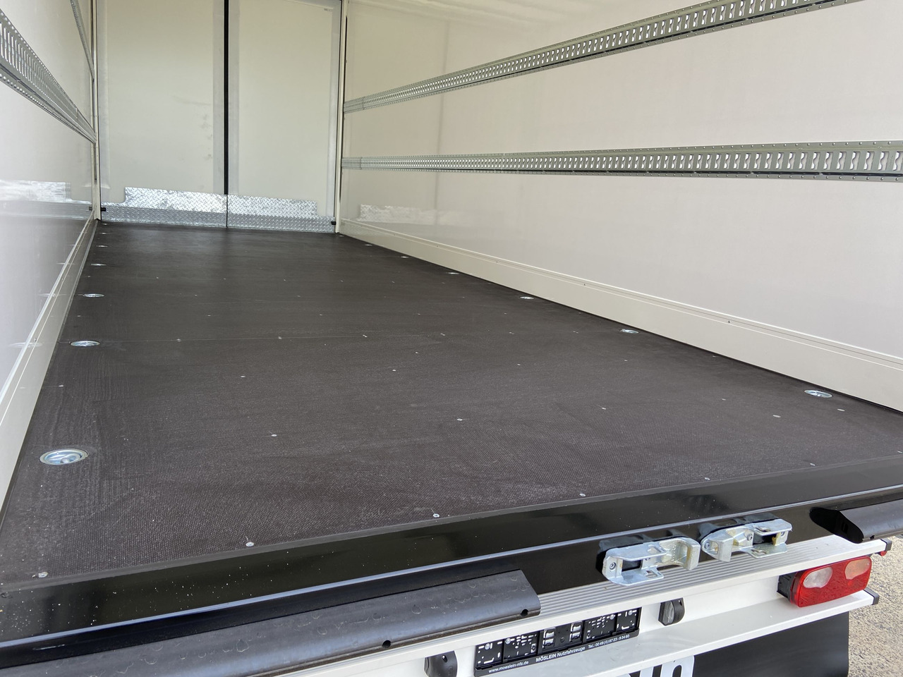 Möslein TKO 105 D 7m weiß Tandem- Koffer, Durchladbar, -- Neufahrzeug -- - Umpikori perävaunu: kuva Möslein TKO 105 D 7m weiß Tandem- Koffer, Durchladbar, -- Neufahrzeug -- - Umpikori perävaunu Möslein TKO 105 D 7m weiß Tandem- Koffer, Durchladbar, -- Neufahrzeug -- - Umpikori perävaunu: kuva Möslein TKO 105 D 7m weiß Tandem- Koffer, Durchladbar, -- Neufahrzeug -- - Umpikori perävaunu