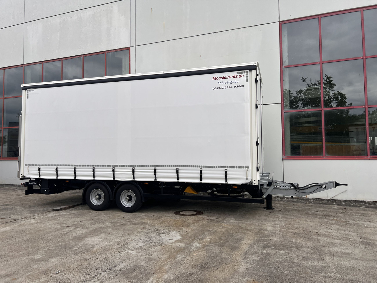 Möslein TPS 105 D-L Planenanhänger, Ladebordwand + Durchladbar neuwertig - Pressukapelliperävaunu: kuva Möslein TPS 105 D-L Planenanhänger, Ladebordwand + Durchladbar neuwertig - Pressukapelliperävaunu Möslein TPS 105 D-L Planenanhänger, Ladebordwand + Durchladbar neuwertig - Pressukapelliperävaunu: kuva Möslein TPS 105 D-L Planenanhänger, Ladebordwand + Durchladbar neuwertig - Pressukapelliperävaunu