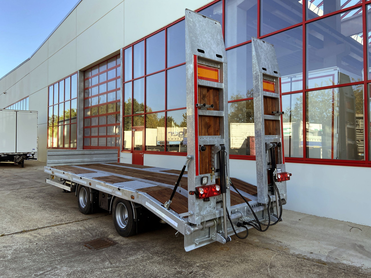 Möslein TT21-7,2 Hydr  21 t Tandemtieflader, hydr. Rampen, NEU - Apuvaunu perävaunu: kuva Möslein TT21-7,2 Hydr  21 t Tandemtieflader, hydr. Rampen, NEU - Apuvaunu perävaunu Möslein TT21-7,2 Hydr  21 t Tandemtieflader, hydr. Rampen, NEU - Apuvaunu perävaunu: kuva Möslein TT21-7,2 Hydr  21 t Tandemtieflader, hydr. Rampen, NEU - Apuvaunu perävaunu