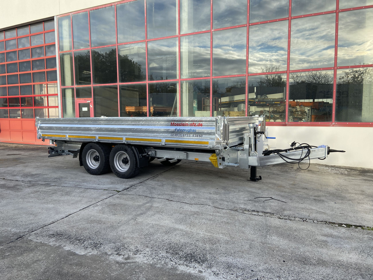 Möslein TTD 11 Breite Reifen  Kipper Tieflader, Breite Reifen-- Neufahrzeug -- - Kippiauto perävaunu: kuva Möslein TTD 11 Breite Reifen  Kipper Tieflader, Breite Reifen-- Neufahrzeug -- - Kippiauto perävaunu Möslein TTD 11 Breite Reifen  Kipper Tieflader, Breite Reifen-- Neufahrzeug -- - Kippiauto perävaunu: kuva Möslein TTD 11 Breite Reifen  Kipper Tieflader, Breite Reifen-- Neufahrzeug -- - Kippiauto perävaunu