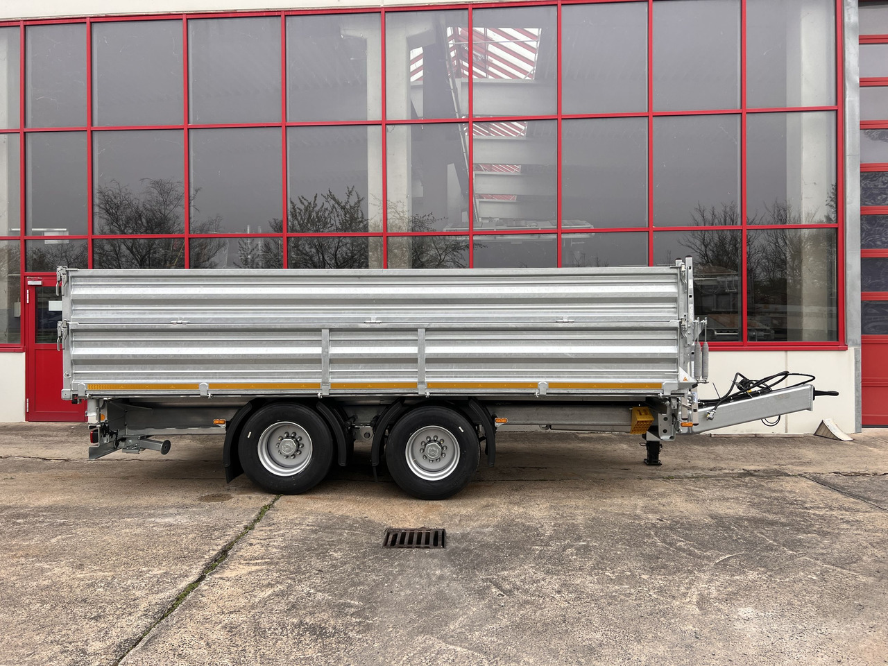 Möslein TTD 19 AB 19 t Tandem 3 Seiten Kipper TiefladerAufsatzbordwänden-- Neufahrzeug -- - Kippiauto perävaunu: kuva Möslein TTD 19 AB 19 t Tandem 3 Seiten Kipper TiefladerAufsatzbordwänden-- Neufahrzeug -- - Kippiauto perävaunu Möslein TTD 19 AB 19 t Tandem 3 Seiten Kipper TiefladerAufsatzbordwänden-- Neufahrzeug -- - Kippiauto perävaunu: kuva Möslein TTD 19 AB 19 t Tandem 3 Seiten Kipper TiefladerAufsatzbordwänden-- Neufahrzeug -- - Kippiauto perävaunu